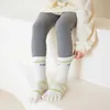 Chaussettes pour enfants 1 paire de enfants en quatre saison NOUVELLES chaussettes à cinq doigts respirant et sueur absorbante en coton élastique Chaussettes à tube moyen avec mignon d y240504