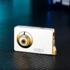Kreative leichtere Kamera modellieren Metall ohne gaswinddichte rote Flamme leichter