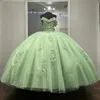 Lyx salvia grönt från axeln mexikansk quinceanera klänning applikation spetspärlor tull prom spets upp vestido 15 quinceaneras