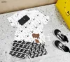 Macacões de recém-nascidos de moda Padrão de carta de impressão de roupas de criança tamanho 66-100 cm de camiseta e shorts de pescoço redondo de verão 24April
