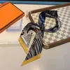 Diseñador de bufandas para mujer Cravat Diseñador de lujo Unisex Silk Buff Fand Dadandes de cabeza clásica Mujeres Cravatos Bag de moda Patrón de accesorio de cabello Impresión de alta calidad