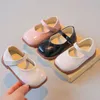 Platte schoenen meisjes lederen schoenen lente herfst massief kleur zachte zool kinderen casual ondiepe mond flats peuter prinses dance h240504