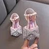 Sandaler barns paljetter flickor söt båge strass prinsessor skor mode icke-halkplatta barn mjuk botten h240504 b1jf