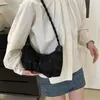 Omuz çantaları kadın moda çanta düz renk minimalist alt koltuklu fermuar kapanma basit tote çanta dişi günlük