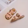 Sandalen Unishuni Baby Girls Weiche Sandalen Kinder Bogen Sommerschuhe PU Leder bequem geschlossenes Strand weiß weiß 15-25 H240504