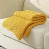 Koce dzianin koc grubą sofę rzuć solidny kolor Nordic Bedspread na łóżku miękkie przytulne wytłaczanie 150 130 cm