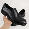 Chaussures habillées Business Cuir Black Couche Cow Hide Slip-on Smooth Couvercle Toe Soft Soft Soled Casual