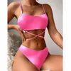 Cravatta da bagno femminile tinto a tre pezzi Bikini Set Women Girl Summer Beach Swim Uniformhip Sollevamento della maglia Croce