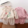 Set di abbigliamento ragazze Pigne invernali a manica lunga peluche e addensare abiti da casa a 2 pezzi/set da ragazzi a colori solidi di colore da notte alla moda