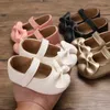 Eerste Walkers Baby Spring en Autumn Cute Bow Upper PU Zachte rubberen Bottom Anti Slip Prinsesschoenen Pasgeboren Casual Walking 0-18m H240504