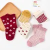 Chaussettes pour enfants 5 paires / lot chaussettes pour enfants au printemps été automne et hiver respirant des filles de filles 1 à 7 ans chaussettes pour enfants y240504