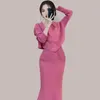 Arbeitskleider elegante Rose rote Frauen gestrickt zweiteiligen Set Herbst Winter Winter Langarm Twist v Hals Pullover Bodycon Meerjungfrau Midi Rock Anzüge