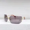 Luxusdesignerin Sonnenbrille Männer Landebahn übergroß