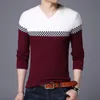 Pulls masculins à carreaux à plaid vêtements slim fit t-shirt en tricot pull masculin mâle en V cou de style coréen plus taille classique une mode