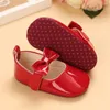 Pierwsze spacerowicze Prewalker Nowa dziewczynka Bow Spring and Autumn Style Flat Buty księżniczki 0-18 miesięcy chodzenia H240504