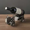 Objets décoratifs Figurines Habit de vin rouge Tracteur en forme de métal en forme de bouteille en métal Armoire de vin Ornements de luxe en métal de rangement de bouteille en métal décoration T240505