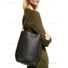 1 1 Designer schoudertas het rijpark de draagtas dames halve maan armpit bucket Bag luxurys handtas winkel lunchbox mama tassen man lederen crossbody koppeling 909