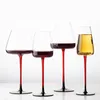 2pcs Red Pulled Stamm Kristallwein Goblet handgefertigte Persönlichkeit Glas Verkostung Cup Home Bar Hochzeitsfeier mit 240430