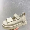 Venture Daze Slide Summer Sliders Luxus Slipers Beach Pool Plattform Sandalen Damen Outdoor Gummi Leder Neue Style Mule Loafer Männer Designer Sandale Freizeitschuhe