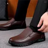 Chaussures décontractées en cuir authentique Brand Footwes Footwear non glip épaisses Sole Fashion Men de vache de haute qualité masculine de haute qualité