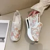 Scarpe casual Altezza del cuneo di lusso femminile aumentando 2024 Sneaker traspiranti con paillettes primaverile