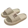 Summer Eva Breathable Cool Slippers for Women Bathroom Anti Slip and Deodorizing Home Outdoor Couples Couples Pieds Sentiz-vous pour hommes