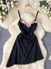Lässige Kleider französische romantische schwarze Camisole Kleid 2024 Frauen Sommer dreidimensional Blume Schlanke Taille Kurzer weiblicher Minirock