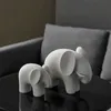 Objets décoratifs Figurines Nordic Style Elephant Resin Statue Ornements Home Decor Crafts Office Bureau Figurines Décoration bibliothèque Sculpture Gift T240506