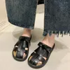 Scarpe casual 2024 Slifori da ufficio Le donne indossano un sandali semi-drag intrecciati estivi in ​​argento nero slip-on.