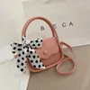 Bolsas de ombro bolsa feminina 2024 mola simples cor brilhante mini portátil pequeno lenço de seda cadeia de decoração um mensageiro