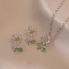 Bruiloft sieraden sets titanium staal nieuw ontwerp zonnebloem creatief zirkon kleine maisy hanger ketting oorrang set dames plant schattig feest H240504