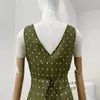 Robes décontractées élégantes Silk d'été de haute qualité verte blanc polka dot imprime sans manches v noue noue nouette à la taille de la taille des femmes