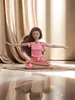 Puppe Yoga Sportpuppe Mini Kleidung DIY Children and Girls Game Express Gegenstände Pink Yoga Kleidung 30,5 cm afrikanische schwarze Hautpuppe Yoga Puppenspielzeug