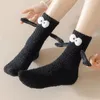 Femmes chaussettes Cartoon Eyes Coral Fleece Lolita Kawaii mignon attraction magnétique épaisse chaude couple drôle couple chaussette d'automne d'automne