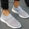 Chaussures de fitness baskets blanches pour femmes Vulcanize d'été Slip on Ladies Socks Trainers Femmes décontractées Chaussures 2024