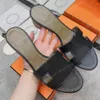 Sandals de designer sandálias femininas de couro de couro sandálias mulheres sapatilhas de salto de verão praia de luxo de luxo sapatos casuais sandálias casuais