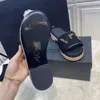 Channeaux Designer CF Femmes Summer Shoes Plateforme Sandales Slippers Chain en cuir Sandale Sandale Outdoor Place Flat Femme FGHHDD