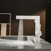Robinets de lavabo de salle de bain mélangeur de robinet de bassin en laiton tiré sur le robinet à froid à la température de lumière LED à poignée à poignée simple