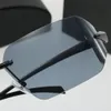 Lätt lyxiga solglasögon Klassiska varumärkesgränsfria solglasögon för kvinnor och män Polariserade solglasögon utomhusresor och körglasögon UV400 PC -linslegeringsmaterial