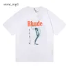 RHUDE Shirt 24SS Top Quality Rhude Shorts Suisses de piste de créateur Lettre d'impression noire blanc gris arc-en-ciel de mode d'été cordon de coton de coton top à manches courtes 205