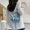 Bolsas de ombro bolsa feminina 2024 mola simples cor brilhante mini portátil pequeno lenço de seda cadeia de decoração um mensageiro