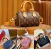 Oryginalne skórzane torebki torby różowe luksusowe lady mini crossbody torebki portfele kobiety projektanci różowe 30 cm Bosta wysoka jakość
