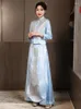 エスニック服の女性キラキラした青いスパンコールチョンサム中国スタイルのウェディングドレスビンテージエレガントな花嫁ガウンビーズQIPAOトースト