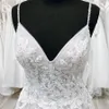 Vera immagine spaghetti spalline abiti da sposa senza maniche a una linea apriques a piega aperta per abiti da sposa in pizzo