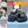 Designer Sandaler gummitjock Soled Baotou Ladies Casual Höjande Buckle Woman Luxury Fashion Gear Outdoor Beach Coolness Apport Sandal