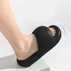 Terlik erkek kadın terlik sandalet tasarımcı sandaletler ayakkabı kadın terlik yaz geniş düz terlik kalın moda kauçuk terlik erkekler