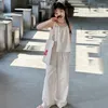 Zestawy odzieży Girls Suit 2024 Korean Summer Style zagraniczne Szelki luźne bawełniane i lniane dwuczęściowe setowe spodnie na nogi