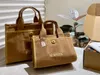 2024 moda ünlü marka çanta tasarımcısı tote çanta pratik büyük kapasiteli sıradan çapraz gövde tek omuz çanta gündelik kare tuval çantası kadın için