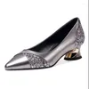 Chaussures habillées femmes mode haute qualité pointu pointu noir brevet cuir cristal brillant talon carré dame pompes zapatos de mujer f1205