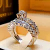 Mignon Femelle Crystal White Diamond Ring Set Luxury 925 Anneau de fiançailles en argent Anchages de mariage de mariée vintage pour les femmes 201w